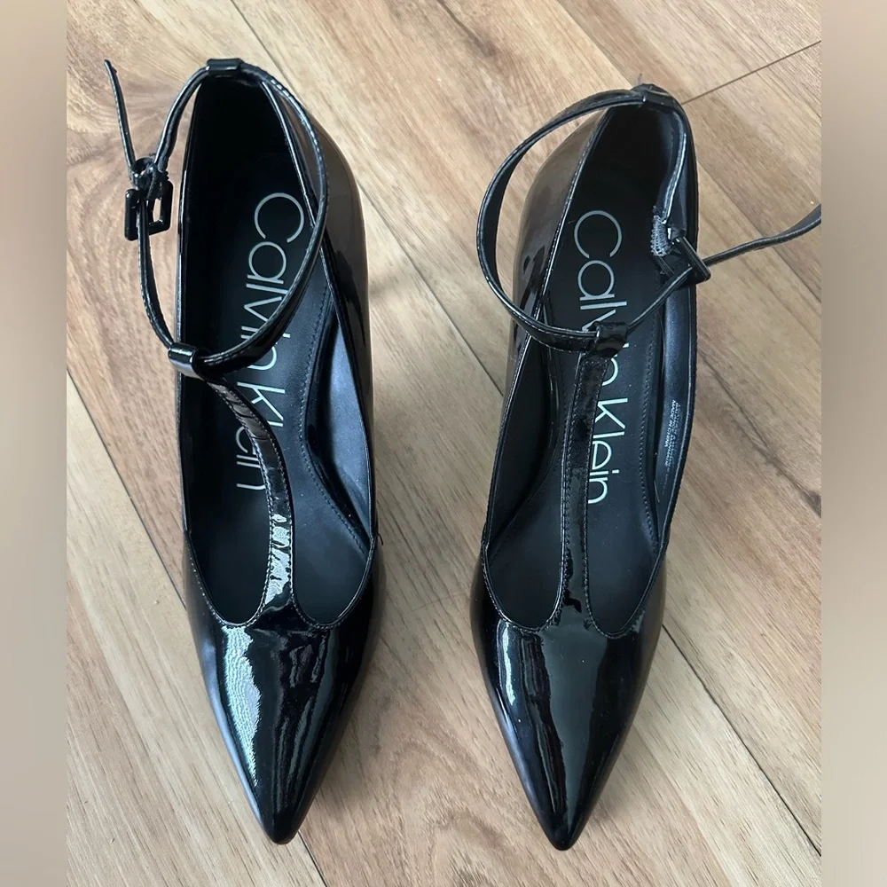 Patent leather T strap pumps - Picture 2 of 6